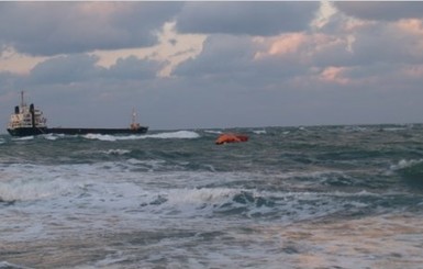 Владельцы сухогруза, вылившего в Черное море 10 тонн нефти, отказались платить ущерб