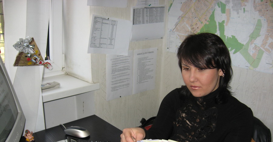 Политики декларируют сотни тысяч гривен, а обычные крымчане мечтают о легальной зарплате 
