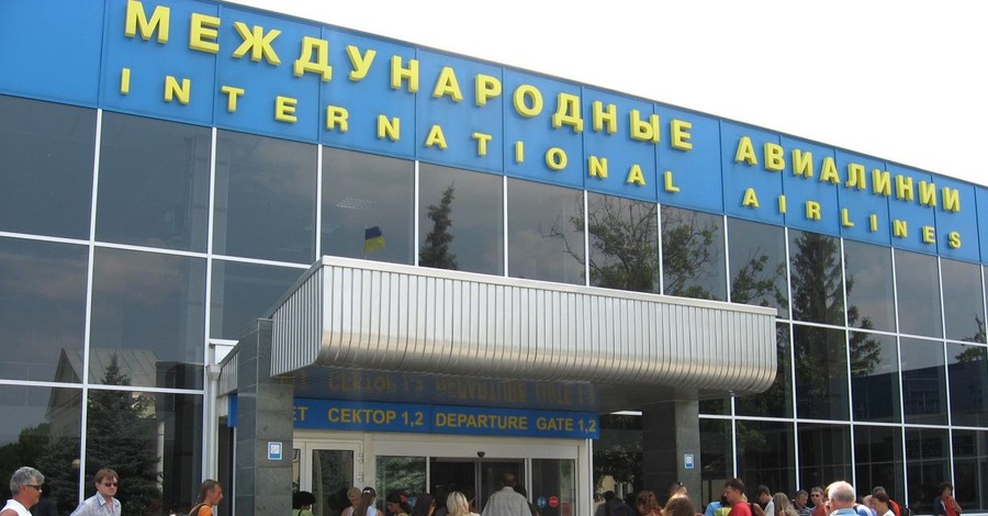 В симферопольском аэропорту таксисты требуют за километр пути 24 гривны