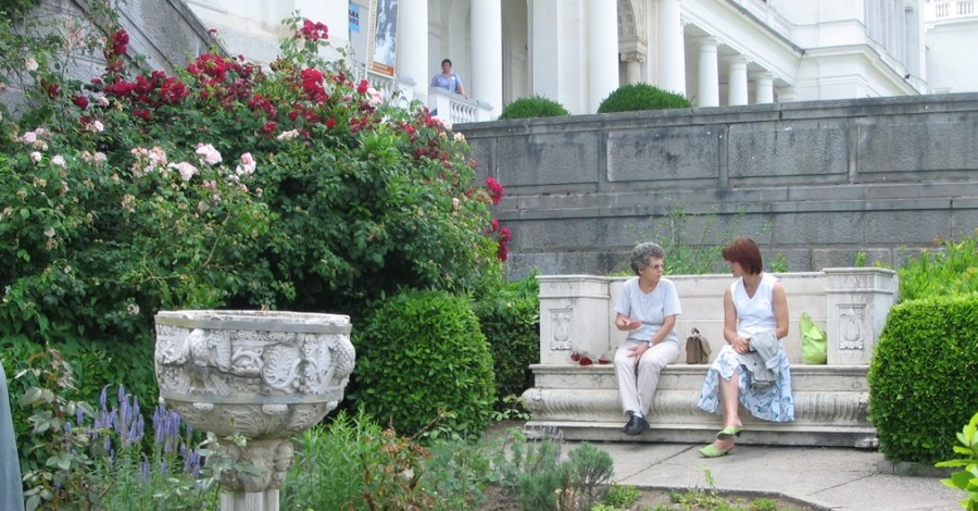 Бархатный сезон в Крыму: туристы выбирают дворцы и парки