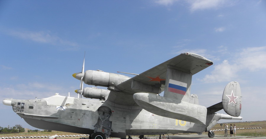 На месте крушения российского самолета в Каче установили мемориальную доску