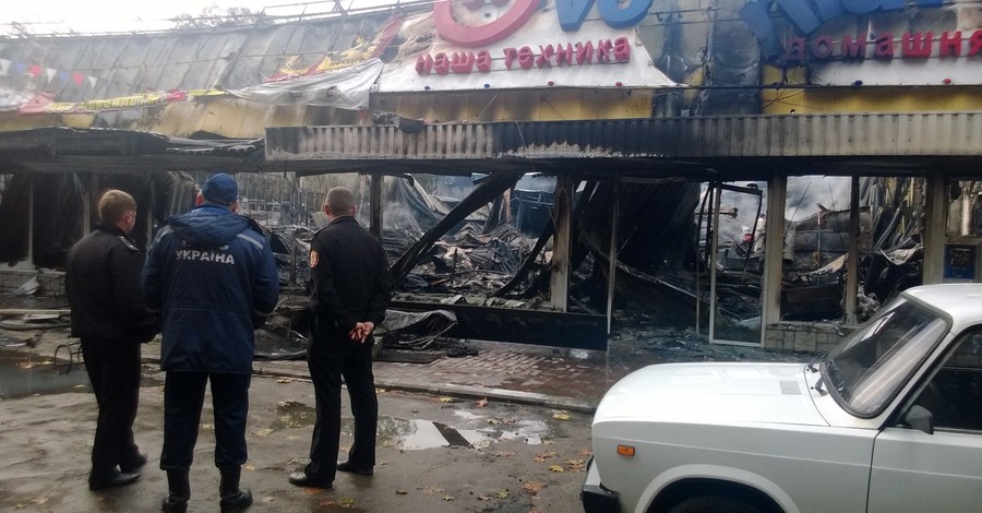 Пожар, уничтоживший супермаркет бытовой техники в Крыму, начался в мебельном 