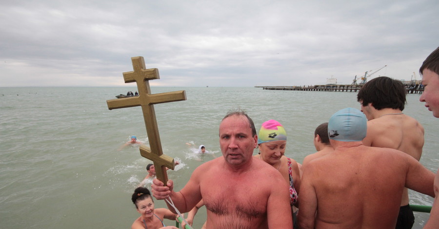 Где в Крыму окунуться на Крещение: в Красных пещерах ждут весельчаков, а на Южном берегу соберутся моржи
