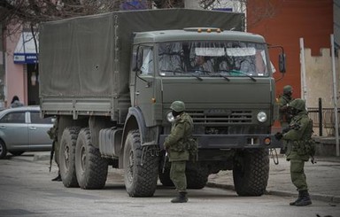 В Крыму продолжают захватывать военные объекты