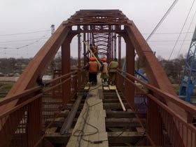  В Джанкое снесли железнодорожный мост 