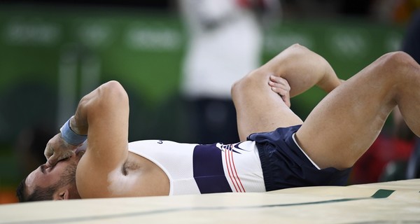 Видео двойного перелома ноги французского гимнаста