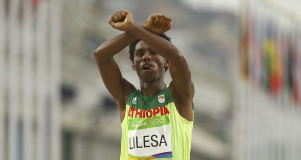 Жест эфиопского спортсмена может стоить ему жизни по возвращению на родину