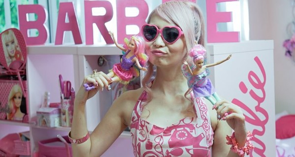 Поклонница Barbie превратила свой дом в кукольный рай