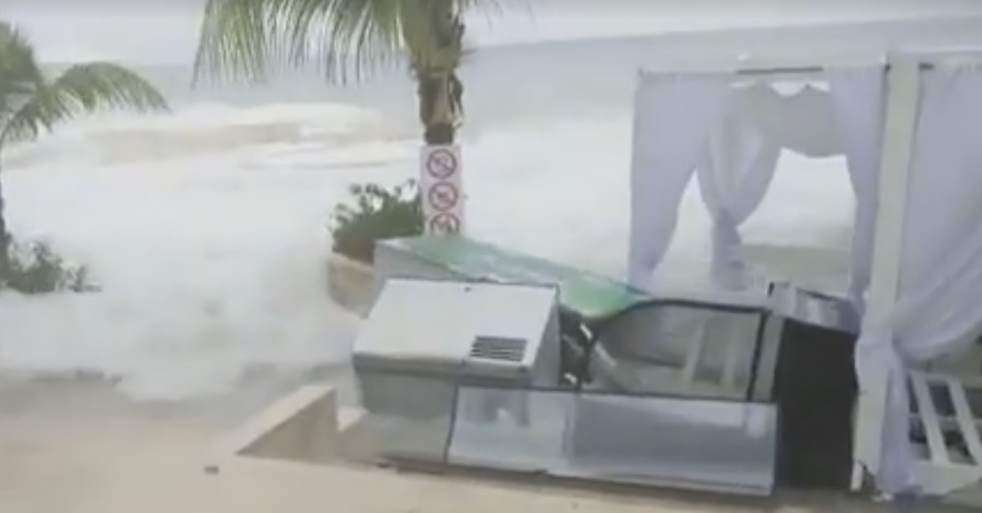 Ураган Мэтью смыл в море отели и рестораны в Доминикане