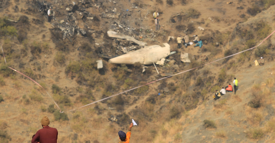 В Сети появились новые кадры авиакатастрофы в Пакистане 