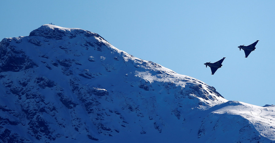 В Альпах группу лыжников накрыла лавина