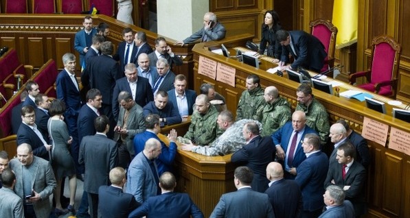 Депутат Тетерук: Это мы пригласили в Раду военных и полицейских