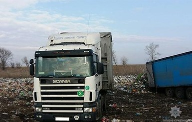 В Волынской области арестовали грузовики с львовским мусором