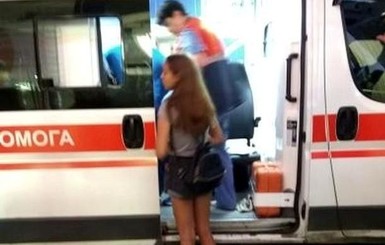 В Харькове прохожий пырнул 13-летнюю девочку ножом в спину
