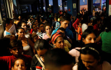 Жители Венесуэлы массово уехали в Перу, чтобы спастись от кризиса