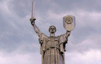 В Институте нацпамяти рассказали, что хотят сделать с мостом Патона и статуей Родины-матери в Киеве