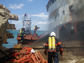В Крыму загорелся корабль 