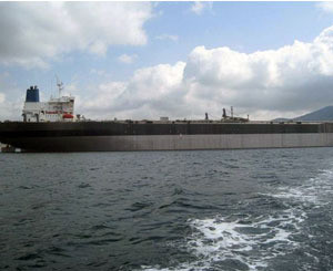 Нигерийские пираты расстреляли танкер с украинским экипажем 