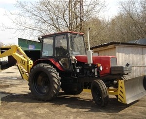 В Крыму туристы на иномарке «взяли на таран» трактор 