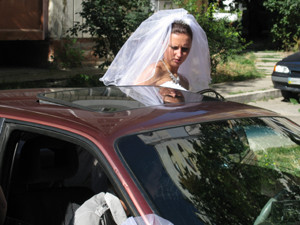 Свадебный коллапс в Симферополе: из центрального ЗАГСа пары уезжают без росписи 